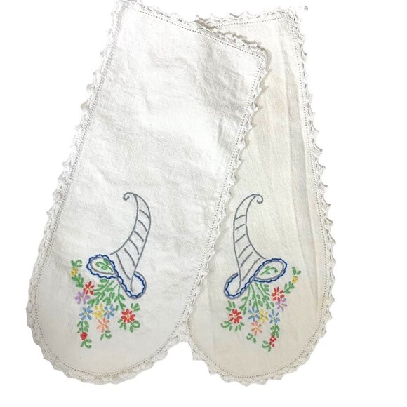 Vintage Armchair Doilies Hand Embroidered Linens Armrest Covers - Picture 1 of 4